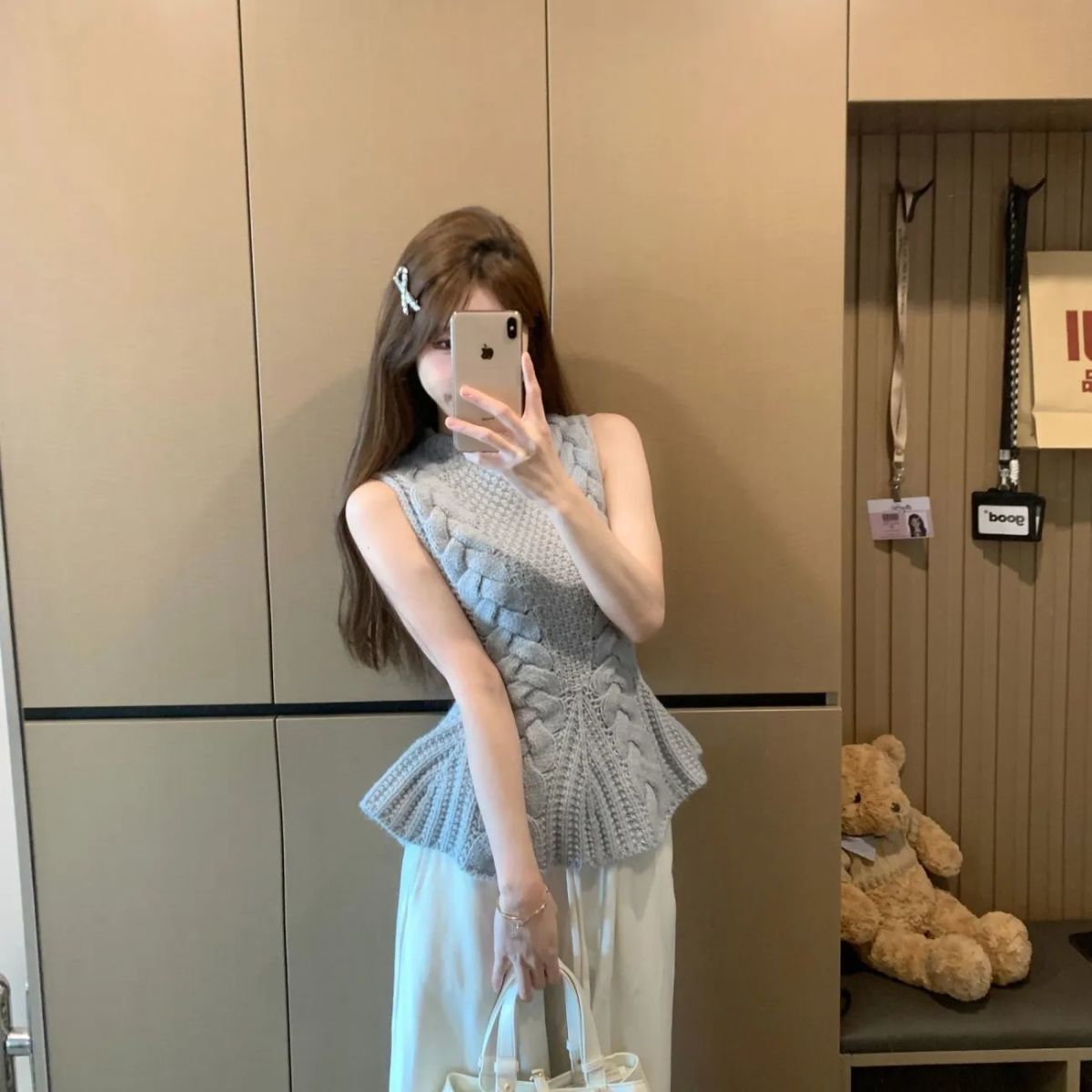 Cable-Knit Sleeveless Vest – Waist-Cinching Design
