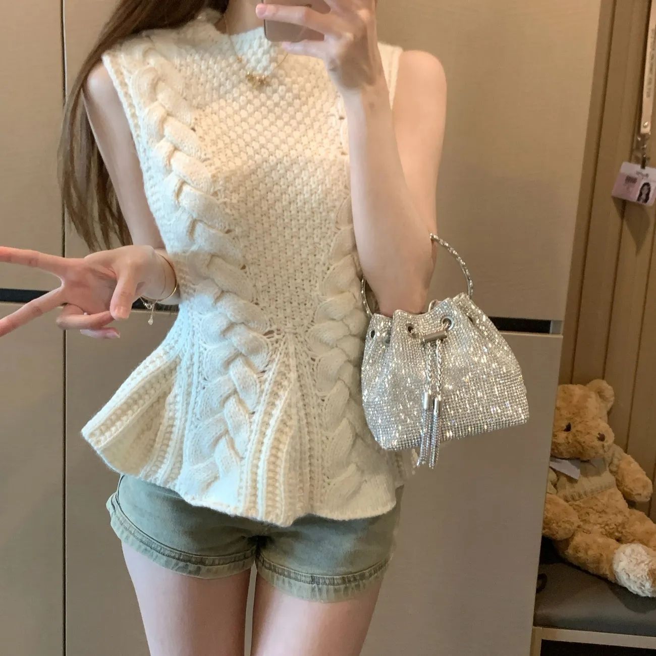 Cable-Knit Sleeveless Vest – Waist-Cinching Design